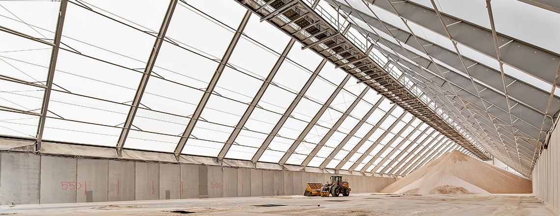 bulk storage building with conveyor