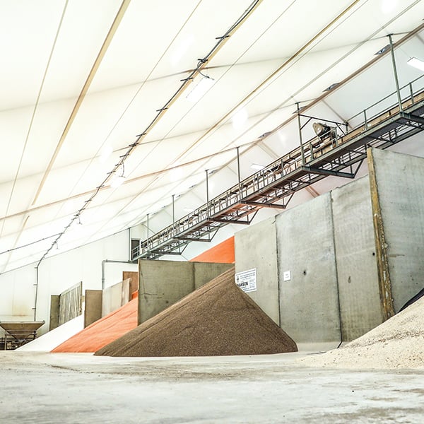 fabric fertilizer storage facility with fabric liner